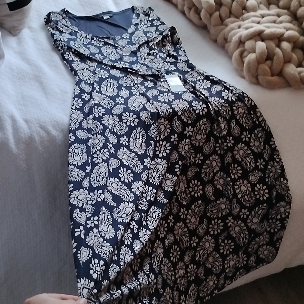Dress - Picture 7 of 8